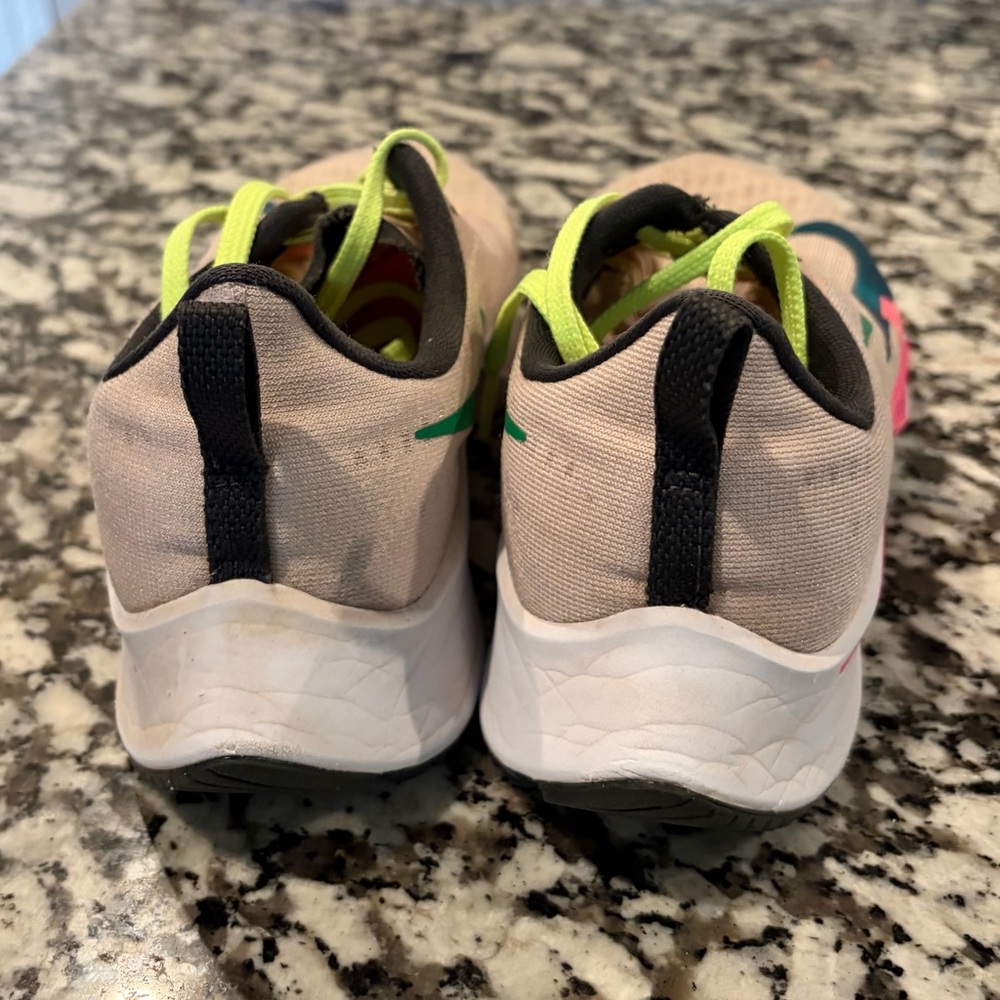Nike Air Zoom Pegasus 37 Barely Rose Spruce - Picture 4 of 7